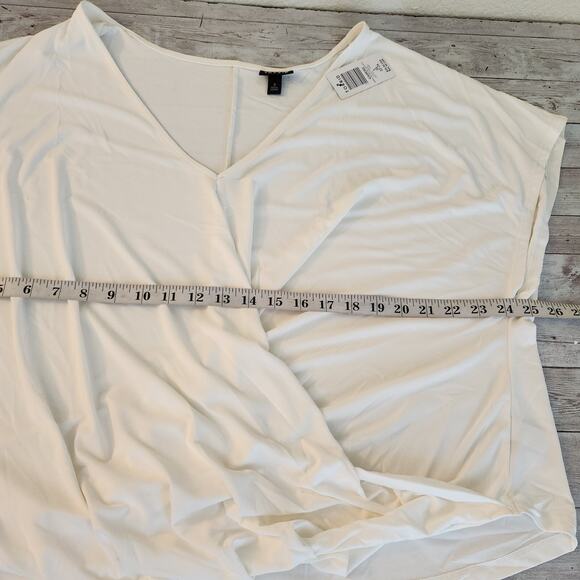 Torrid Twisted V-neck Tee in Cloud Dancer 3X NWT - Picture 7 of 9